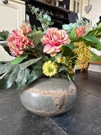 Oude waterkruik/pot met zijdebloemen,prachtig patina, Ophalen of Verzenden, Zo goed als nieuw, Binnen