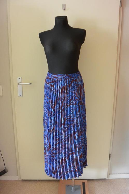Only rok 42 blauw met bruine print gaaf zga nieuw, Kleding | Dames, Rokken, Zo goed als nieuw, Maat 42/44 (L), Blauw, Onder de knie