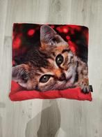 nieuw: unique living kussen rood met kat poes, Ophalen of Verzenden, Nieuw, Rood, Vierkant