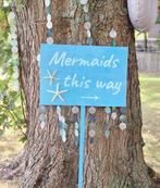 Mermaid party sign "Mermaids this way", Ophalen of Verzenden, Zo goed als nieuw, Feestartikel, Verjaardag
