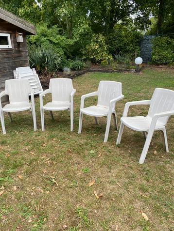Stapelstoelen beschikbaar voor biedingen