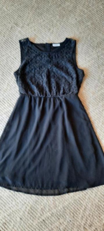 LEUK ZWART JURKJE MET KANT beschikbaar voor biedingen