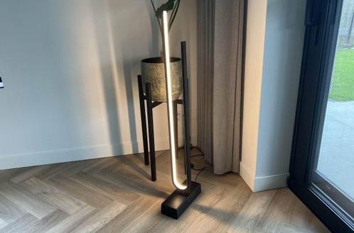 IKEA Pilskot LED Vloerlamp Smart HUE, Huis en Inrichting, Lampen | Vloerlampen, Nieuw, 100 tot 150 cm, Metaal, Ophalen