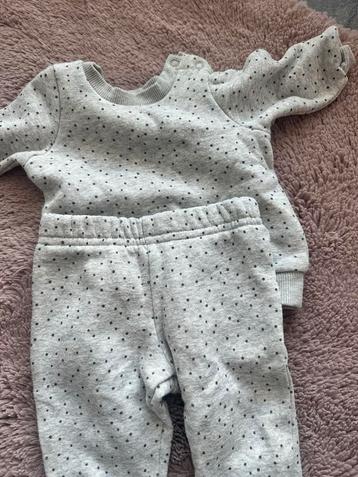 Baby joggingspakje beschikbaar voor biedingen