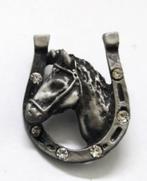 Broche paardenhoofd in hoefijzer met strass, Ophalen, Overige materialen, Zo goed als nieuw, Zilver