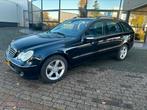 C180 KOMPRESOR FACELIFT COMBI AVANDGARDE 6-BAK ZEER NETJES, Auto's, Mercedes-Benz, Achterwielaandrijving, Zwart, 1435 kg, Zwart