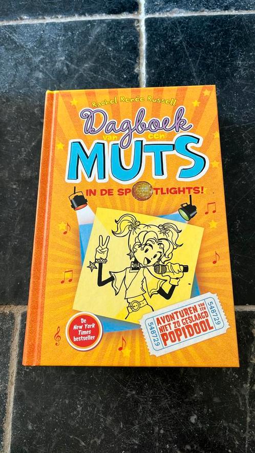 Rachel Renée Russell - In de spotlights!, Boeken, Kinderboeken | Jeugd | 10 tot 12 jaar, Zo goed als nieuw, Ophalen of Verzenden