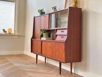 Vintage highboard teak hout jaren 50/60 buffetkast messing beschikbaar voor biedingen