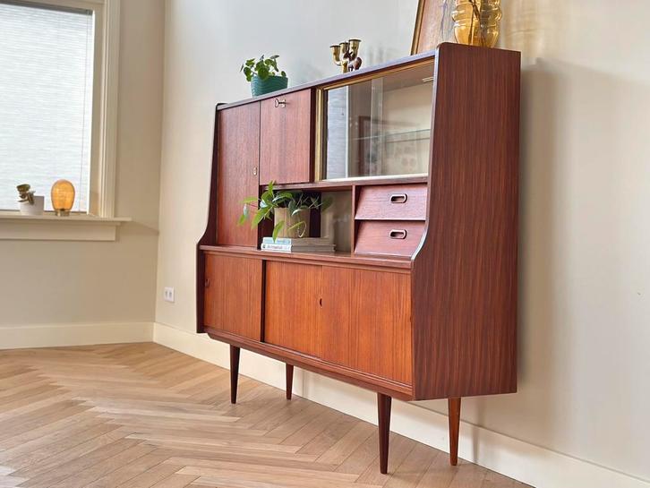 Vintage highboard teak hout jaren 50/60 buffetkast messing, Huis en Inrichting, Kasten | Wandmeubels, Gebruikt, 100 tot 150 cm