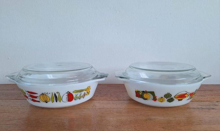 Pyrex schalen met deksels , fiesta en harvest, Verzamelen, Retro, Huis en Inrichting, Ophalen of Verzenden