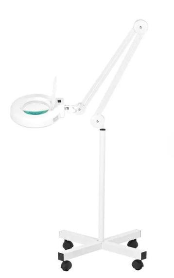 Witte loeplamp beschikbaar voor biedingen