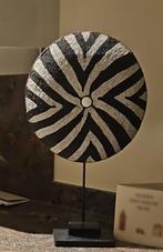Beaded shield, Huis en Inrichting, Woonaccessoires | Kransen, Ophalen of Verzenden, Nieuw