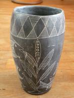 Vaas, zwart met afbeeldingen van planten en vissen, Huis en Inrichting, Woonaccessoires | Vazen, Overige materialen, Zwart, Ophalen of Verzenden