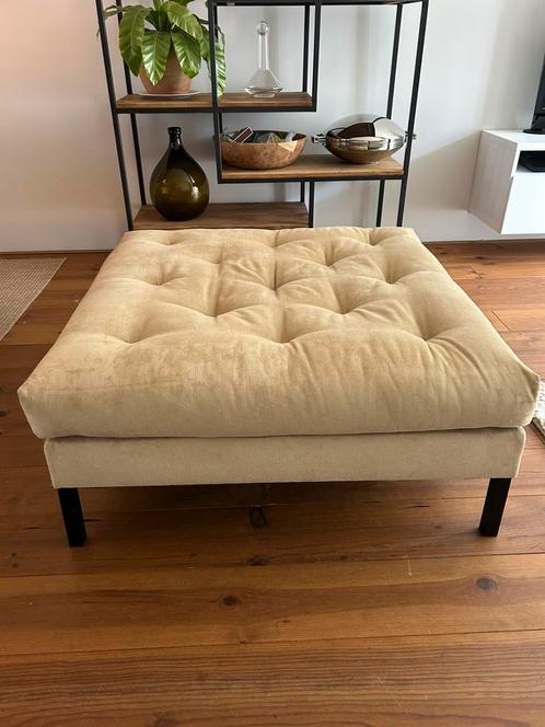 Grote hocker / poef in beige van vtwonen, Huis en Inrichting, Banken | Voetenbanken en Poefen, Gebruikt, 75 tot 100 cm, 75 tot 100 cm