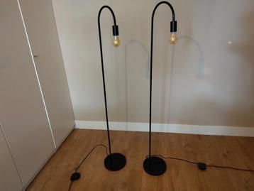 2 vloerlampen - metaal - zwart beschikbaar voor biedingen