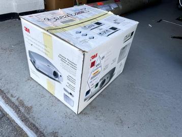 Beamer 3M Model X45 & Screen & toebehoren beschikbaar voor biedingen