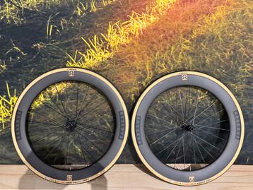 Nieuwe Reserve 57/64 Turbulent aero carbon wielset beschikbaar voor biedingen