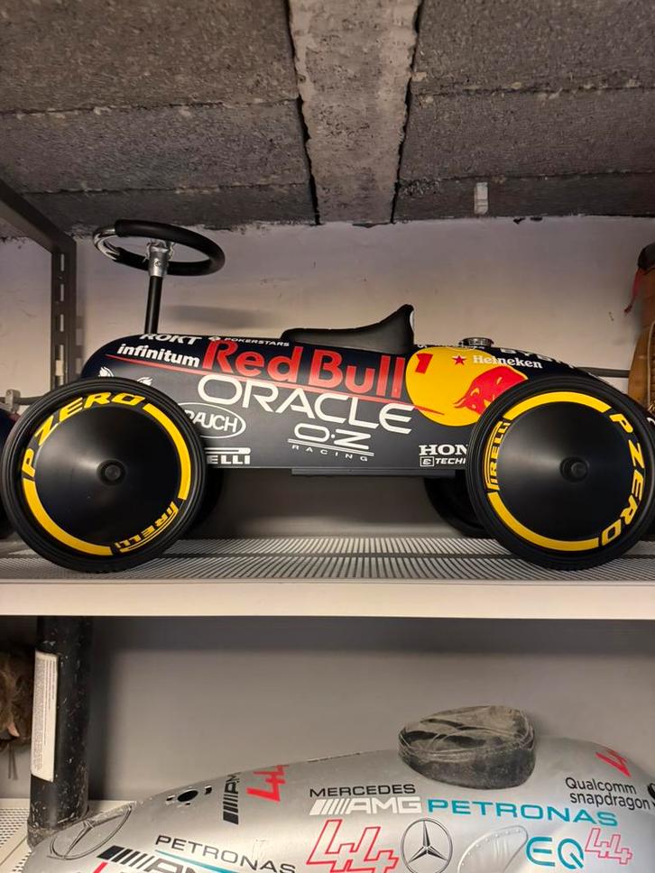 Stoere loopauto red bull f1 style, Kinderen en Baby's, Speelgoed | Buiten | Voertuigen en Loopfietsen, Zo goed als nieuw, Ophalen of Verzenden