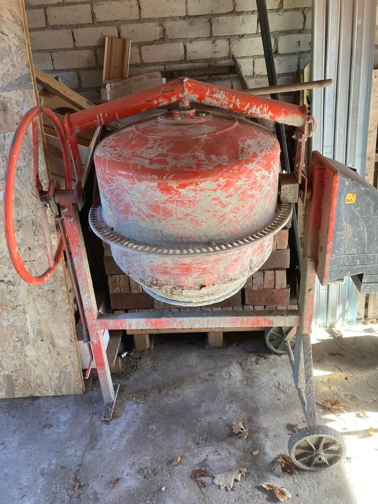 Betonmolen te huur, Ophalen, Zo goed als nieuw