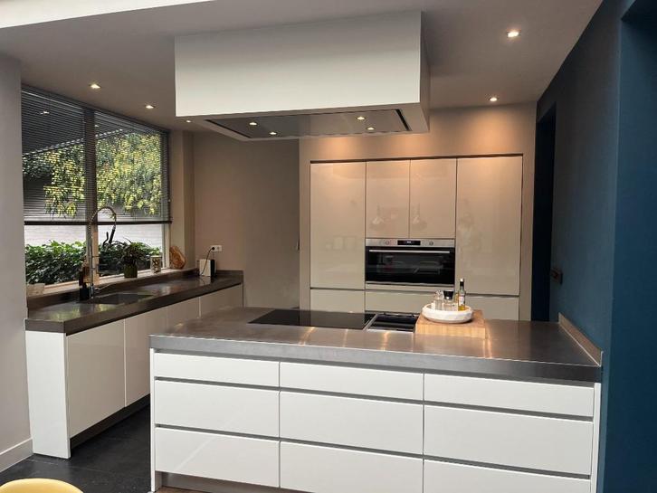 Eggersman keuken hoogglans wit met RVS blad, Huis en Inrichting, Keuken | Complete keukens, Gebruikt, Overige typen, Wit, Staal of Rvs