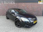 Kia Pro_cee'd 1.6 X-tra | Nieuw APK | Pano | Airco, Auto's, Gebruikt, 4 cilinders, Leder en Stof, Zwart