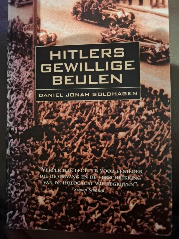 HITLERS GEWILLIGE BEULEN, Boeken, Historische romans, Zo goed als nieuw, Ophalen of Verzenden