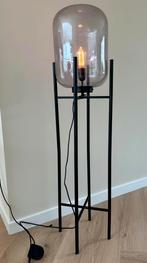 Juno staande lamp rookglas industrieel modern, Huis en Inrichting, Lampen | Vloerlampen, Ophalen, Glas, 150 tot 200 cm, Industrieel modern scandinavisch