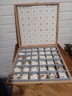 Letters met houten kist, Ophalen of Verzenden