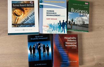 Hotelschool studieboeken beschikbaar voor biedingen