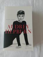 BIJ AUDREY HEPBURN THUIS, Ophalen of Verzenden, Zo goed als nieuw, Diverse schrijvers, Film, Tv en Media