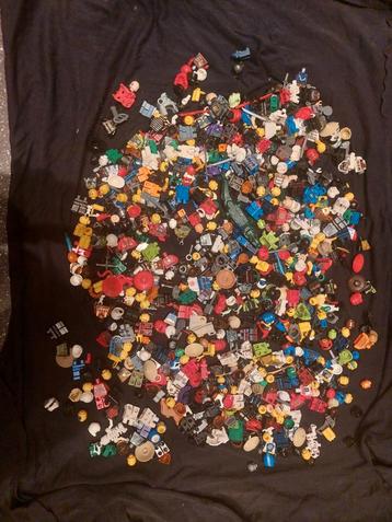 Grote partij lego poppetjes/minifiguren  beschikbaar voor biedingen