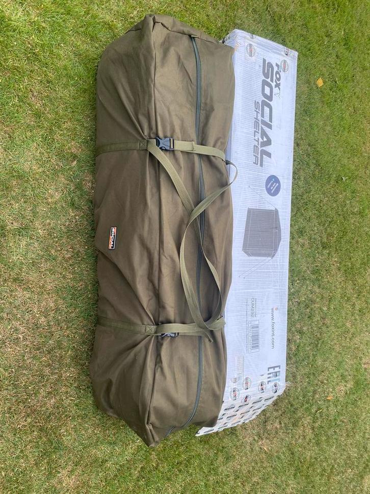 Te koop splinternieuwe fox social shelter, Watersport en Boten, Hengelsport | Karpervissen, Zo goed als nieuw, Overige typen, Verzenden