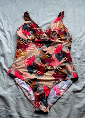 Roze en donkerder kleuren Livera badpak Maat 40 D/E beschikbaar voor biedingen