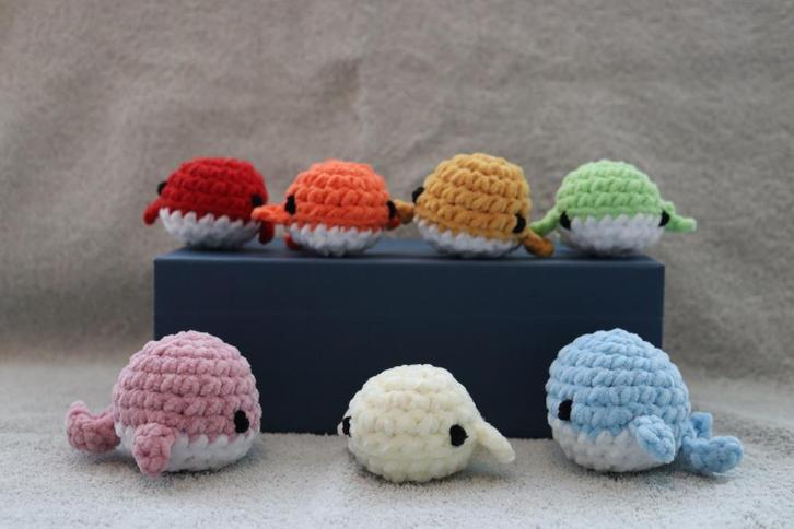 Walvis - zelfgehaakte knuffel / sleutelhanger, Hobby en Vrije tijd, Breien en Haken, Nieuw, Haken, Overige typen, Ophalen of Verzenden