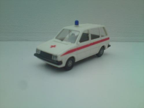 Rietze Nissan Prairie rode kruis. 1/87 schaalmodel, Hobby en Vrije tijd, Modelauto's | 1:87, Gebruikt, Auto, Rietze, Ophalen of Verzenden