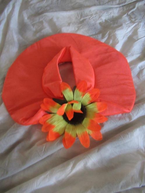 oranje HOED met 1 BLOEM aan de voorkant / voetbal ek, Hobby en Vrije tijd, Feestartikelen, Nieuw, Hoed of Pruik, Oranje of Koningsdag