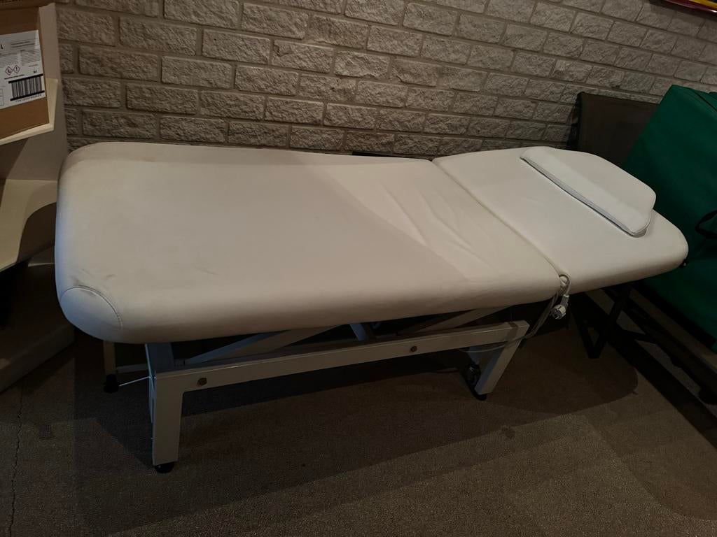 Elektrische behandeltafel, Huis en Inrichting, Overige materialen, Ophalen of Verzenden, Zo goed als nieuw, 150 tot 200 cm