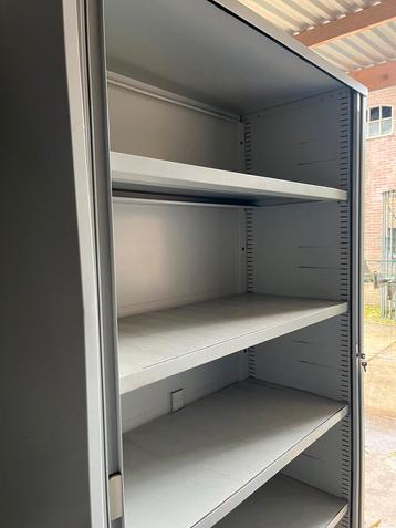 Dubbele schuifdeur kast jaloeziekast 2m. 1,18m breed 4xplank beschikbaar voor biedingen