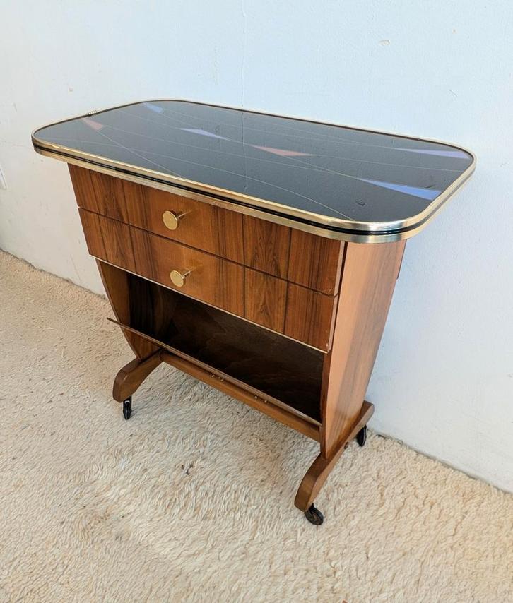 Mooi vintage bijzettafeltje met lectuurbak midcentury, Huis en Inrichting, Kasten | Ladekasten, Zo goed als nieuw, Minder dan 100 cm