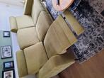 Een goede mosgroen bank met elektrische verstelbare voetsteu, Huis en Inrichting, Banken | Sofa's en Chaises Longues, Minder dan 75 cm