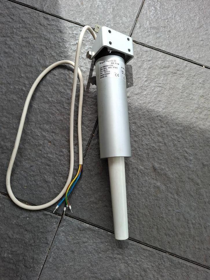 TE KOOP Spindelmotor  lichtkoepel/dakraam/dakluik/uitzetraam, Doe-het-zelf en Verbouw, Motoren, Nieuw, Elektromotor, Minder dan 1400 rpm