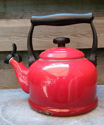 Le Creuset Fluitketel Tradition - rood - 2.1 liter (G280) beschikbaar voor biedingen