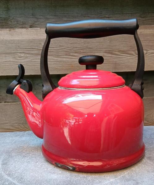 Le Creuset Fluitketel Tradition - rood - 2.1 liter (G280), Huis en Inrichting, Keuken | Potten en Pannen, Gebruikt, Overige typen