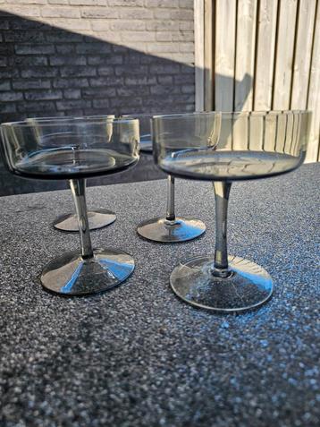 4 cocktailglazen beschikbaar voor biedingen