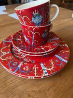 Iittala rood uil servies, Huis en Inrichting, Keuken | Servies, Ophalen of Verzenden, Zo goed als nieuw, Overige stijlen, Kop(pen) en/of Schotel(s)