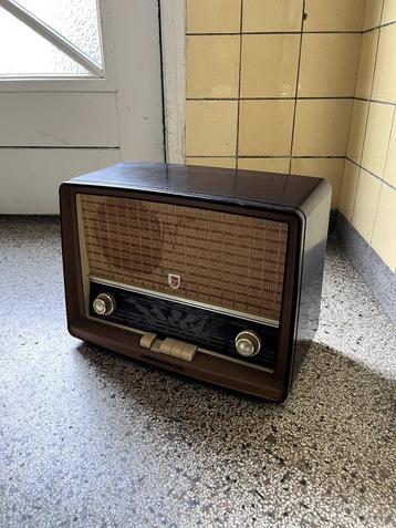 Retro vintage radio Philips beschikbaar voor biedingen