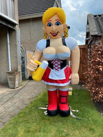 Opblaasfiguren beschikbaar voor biedingen