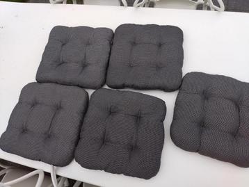 5x Zwart-grijze kussens beschikbaar voor biedingen