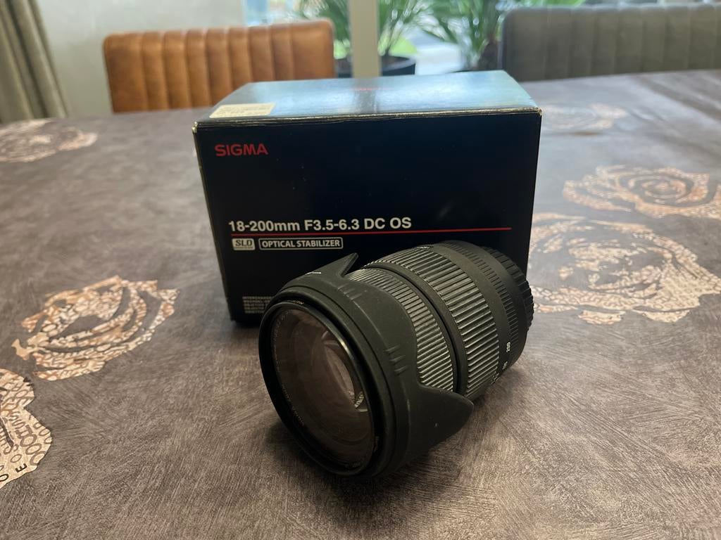 Sigma 18-200mm EF-S met Optische Stabilisatie, Ophalen of Verzenden, Zo goed als nieuw, Standaardlens, Zoom