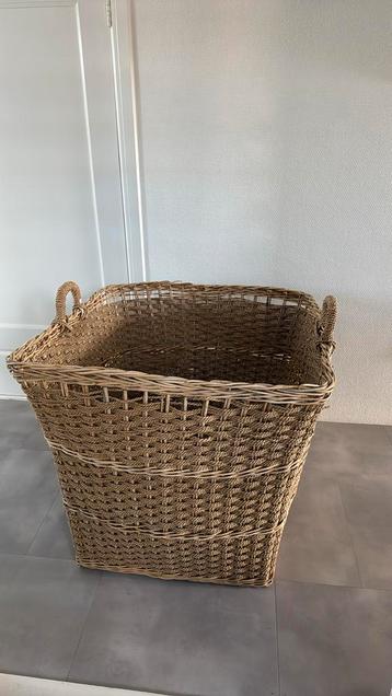 Grote rieten mand, 70  70  70 cm beschikbaar voor biedingen